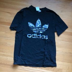 Adidas trefoil black camo shirt size small.
